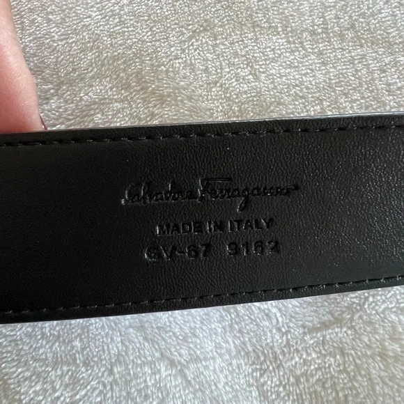 SALVATORE FERRAGAMO brown/ tan belt - Picture 4 of 8